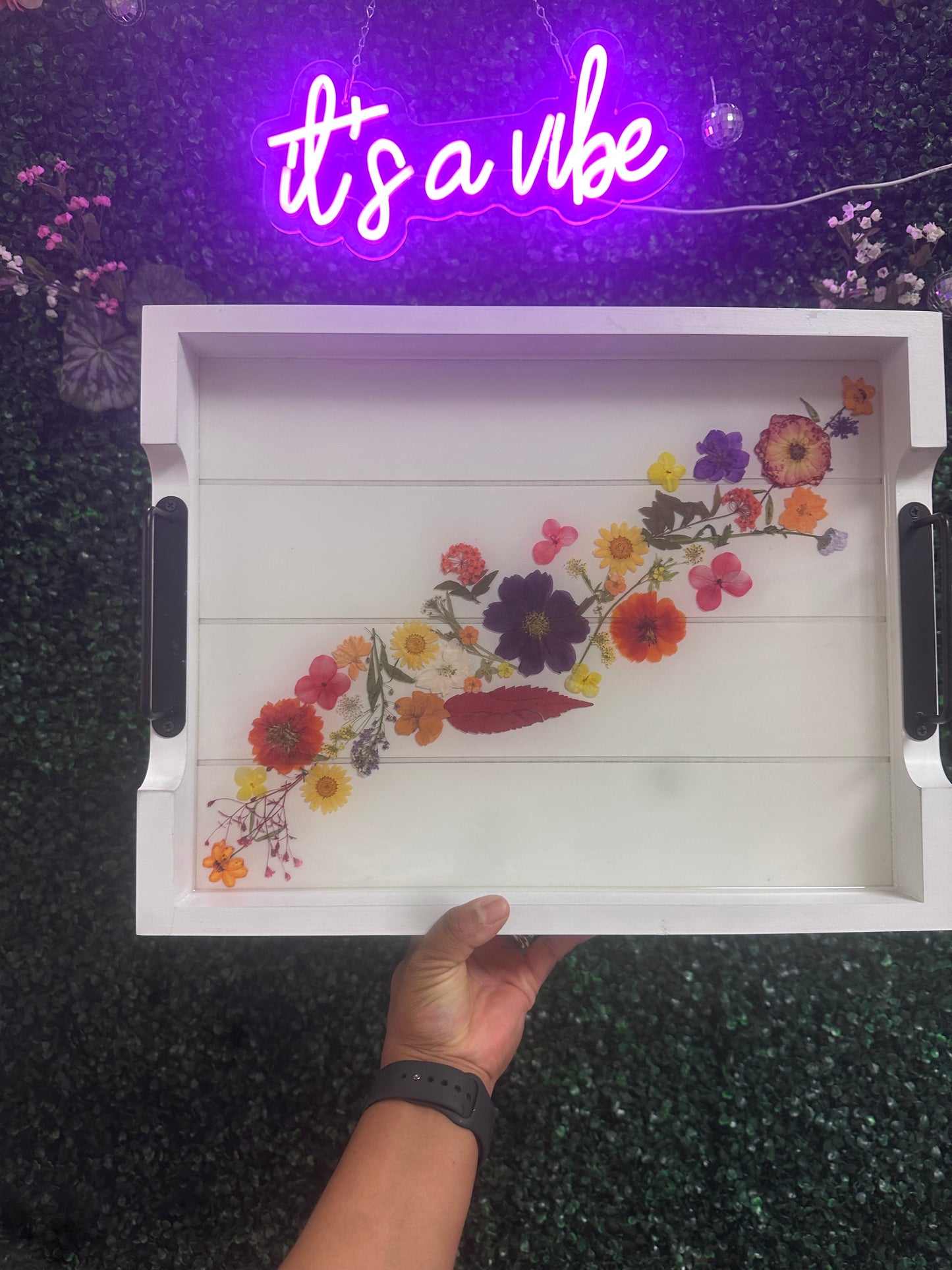 Resin Class: Pick your board and add real pressed flowers (October Class).