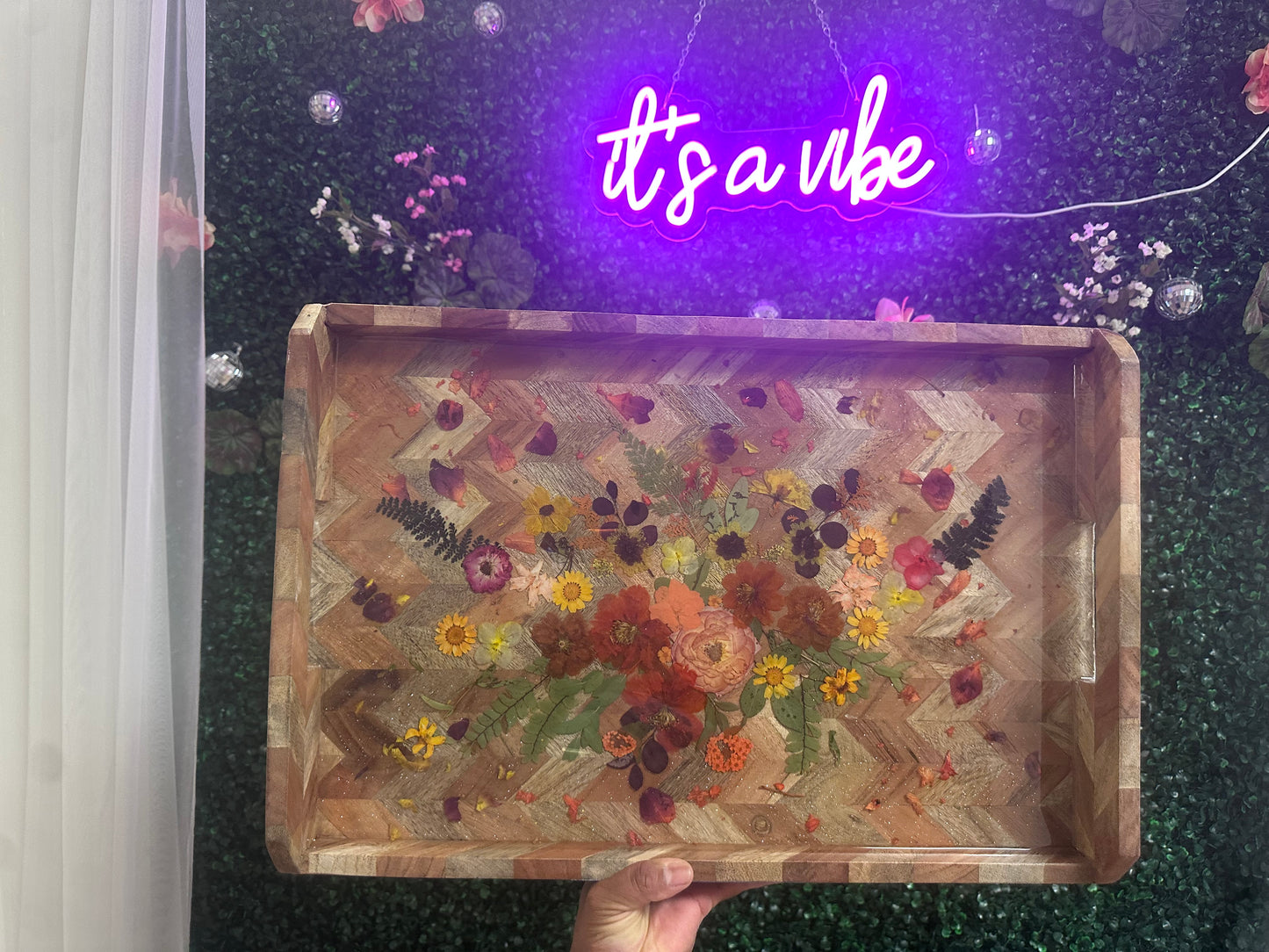 Resin Class: Pick your board and add real pressed flowers (October Class).