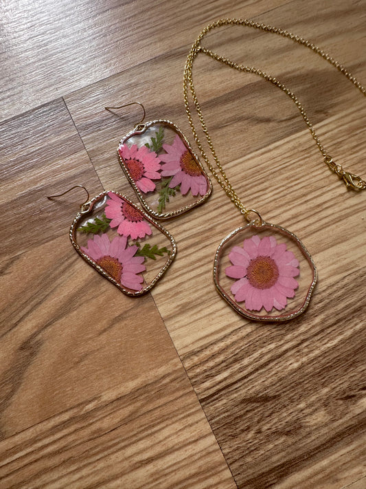 Resin Class: Floral Jewelry (October)