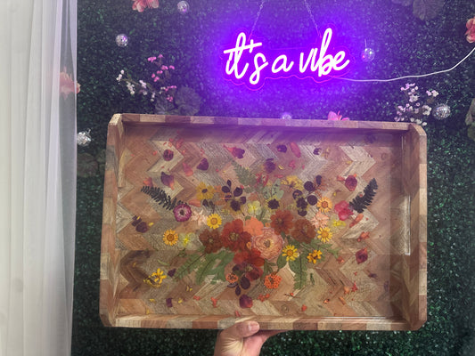 Resin Class: Pick you board and add pressed flowers (November)